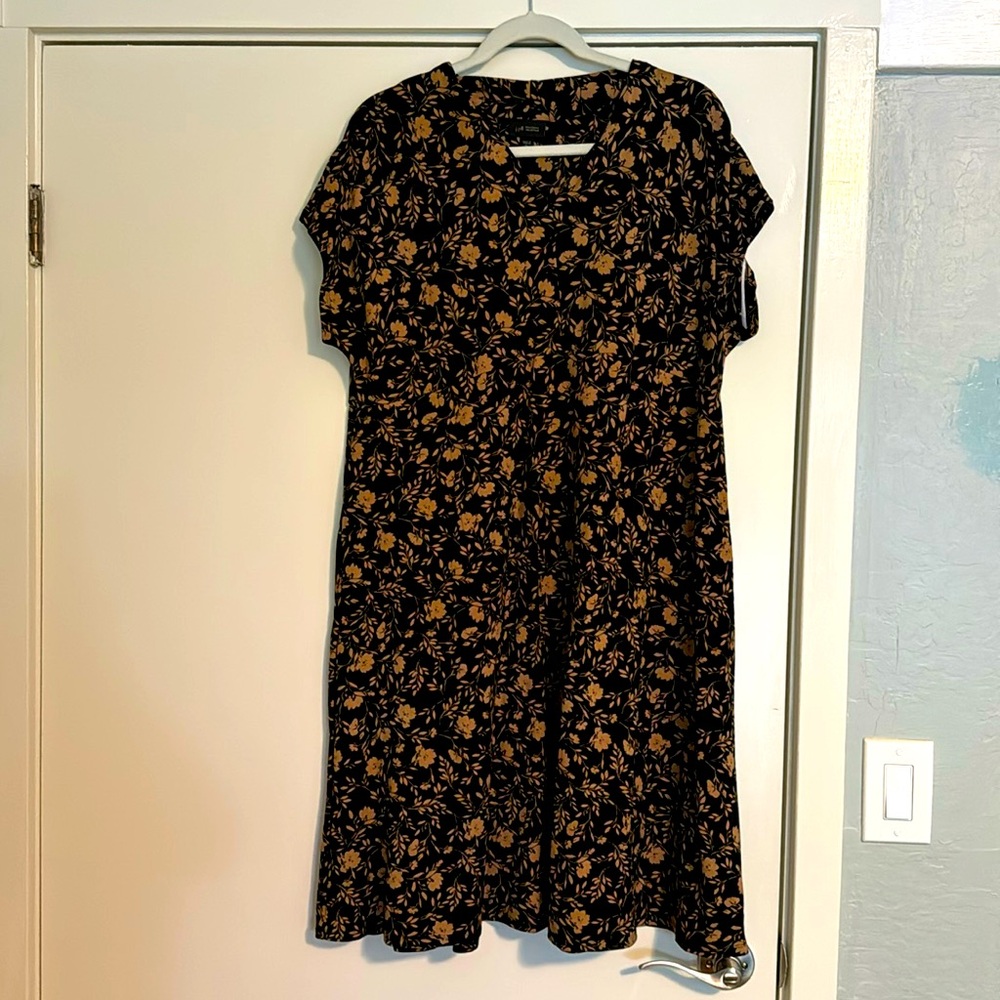 Business casual print dress.